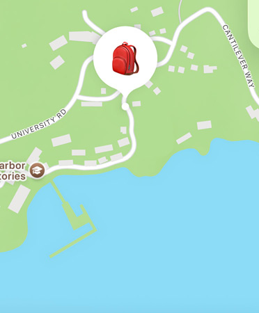 Hvor er via satellitt-funksjonen er i bruk og viser en persons geografiske posisjon på et fjell.