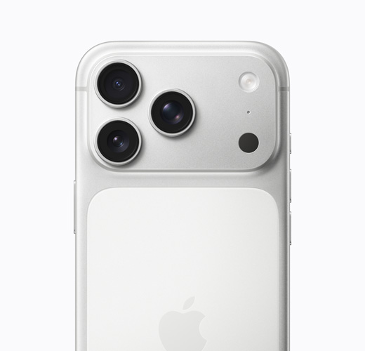 銀色鈦金屬 iPhone 17 Pro 的機身背面