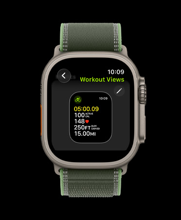 Apple Watch Ultra 3 com caixa em titânio natural, ecrã de edição de vistas de treino