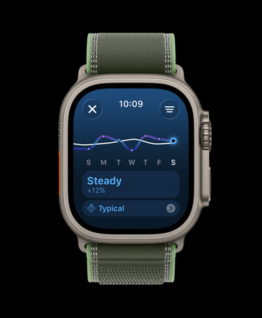 Apple Watch Ultra 3 com caixa em titânio natural, gráfico de linhas de carga de treino e calendário, bracelete Loop Trail verde/néon